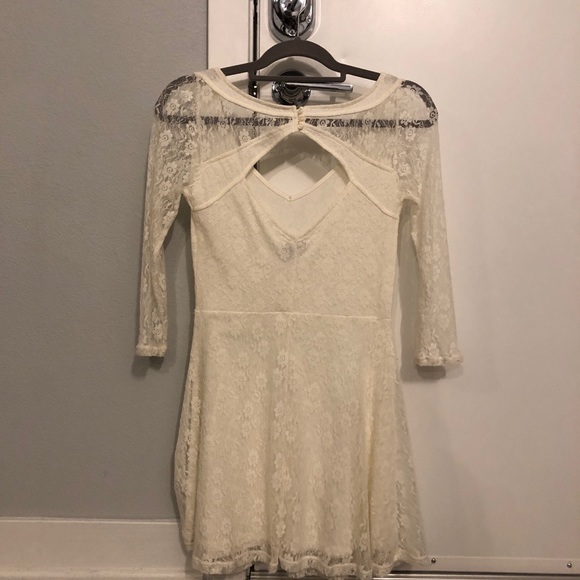 White lace American Eagle 3/4 length sleeve dress - Picture 5 of 7